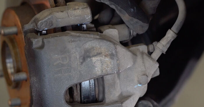Hvordan skifte Bremseklosser på Ford Kuga Mk1 2008 – gratis PDF- og videoveiledninger