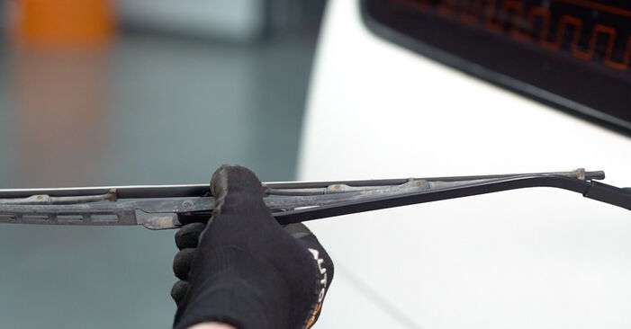 How to replace VW POLO Box (86CF) 1.3 1993 Wiper Blades - step-by-step manuals and video guides