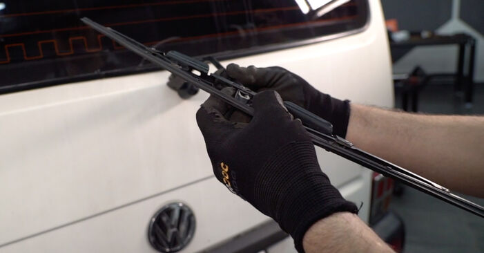 Changing Wiper Blades on VW Transporter I Van (21, 23) 1.2 1953 by yourself