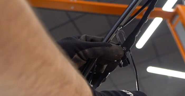 Changing Wiper Blades on FIAT STILO (192) 1.9 D Multijet 2004 by yourself