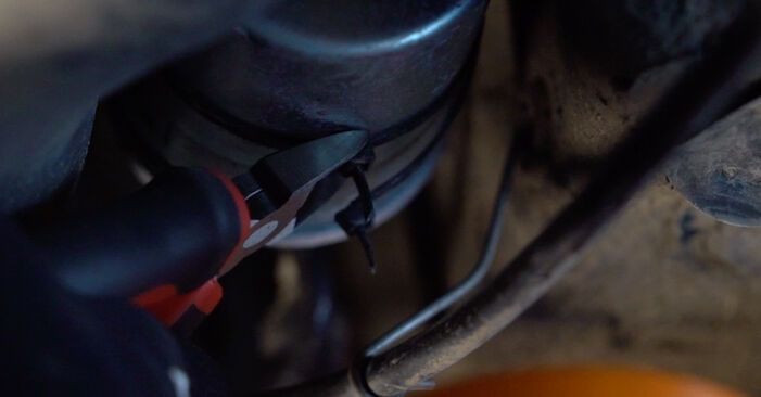 VW BORA 1.9 TDI 2009 Kraftstofffilter wechseln: Gratis Reparaturanleitungen