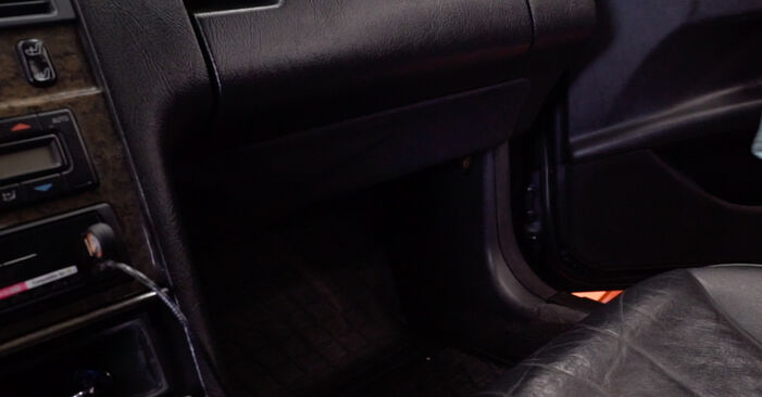 Wymiana Filtr powietrza kabinowy Mercedes S202 C 180 1.8 (202.078) 1996 - darmowe instrukcje PDF i wideo