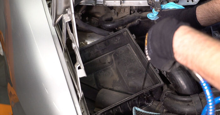 Wieviel Zeit nimmt der Austausch in Anspruch: Luftfilter beim Mercedes Benz 905 Kipper 2009 - Ausführliche PDF-Anleitung