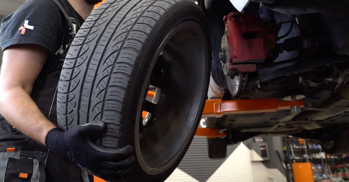 Hoe Veerpootlager VW Beetle Cabrio (5C7, 5C8) 2014 wisselen – raad en uitleg