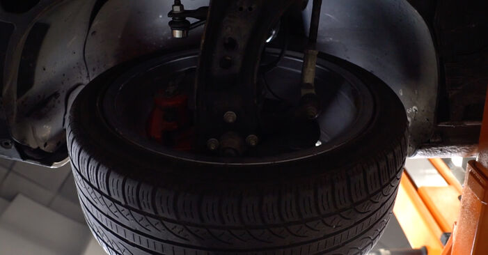 VW Beetle Cabrio 1.6 TDI 2013 Domlager wechseln: Kostenfreie Reparaturwegleitungen