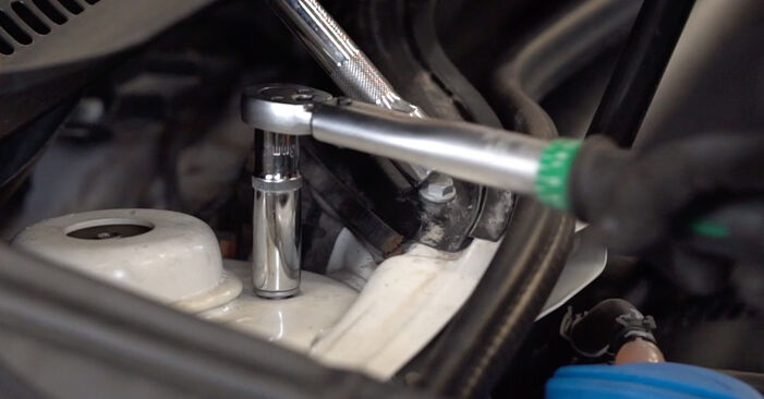 Cómo reemplazar Copelas Del Amortiguador en un VW Jetta Mk5 (1K) 2010: descargue manuales en PDF e instrucciones en video