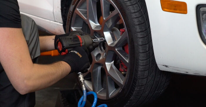 Hvordan skifte VW EOS 2013 Fjærbenslager trinn–for–trinn veiledning