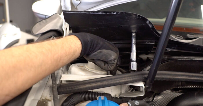 Колко време отнема смяната: Тампон Макферсон на VW Caddy 3 2012 - информативен PDF наръчник