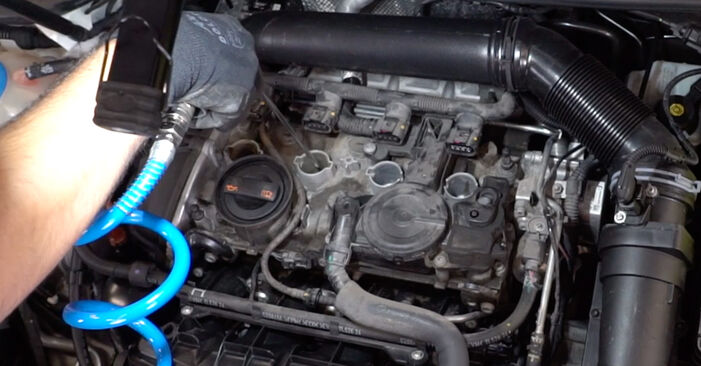 Jak wymienić Świeca zapłonowa w VW Passat B7 Van / Kombi (365) 1.6 TDi BlueMotion 2010: pobierz instrukcje PDF i instrukcje wideo