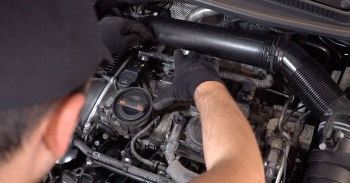 Trinn-for-trinn anbefalinger for hvordan du kan bytte VW Passat B7 Alltrack 2013 2.0 TDI 4motion Tennplugger selv