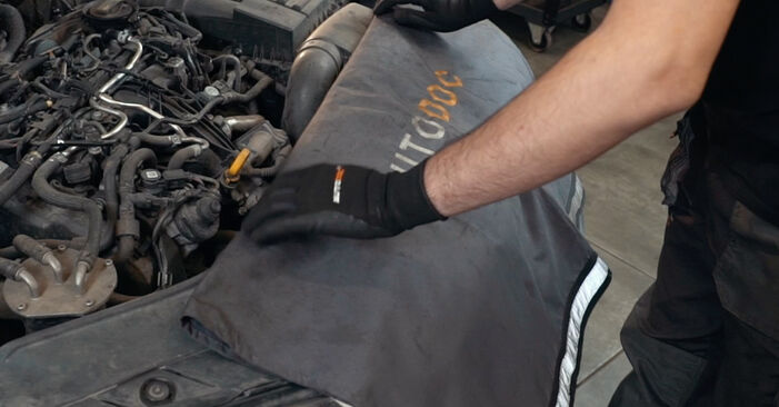 Hvordan skifte Termostat på VW Caddy 4 Kombi 2015 – gratis PDF- og videoveiledninger