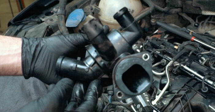 VW Caddy 4 Kombi 1.4 TGI CNG 2017 Thermostat wechseln: Gratis Reparaturanleitungen