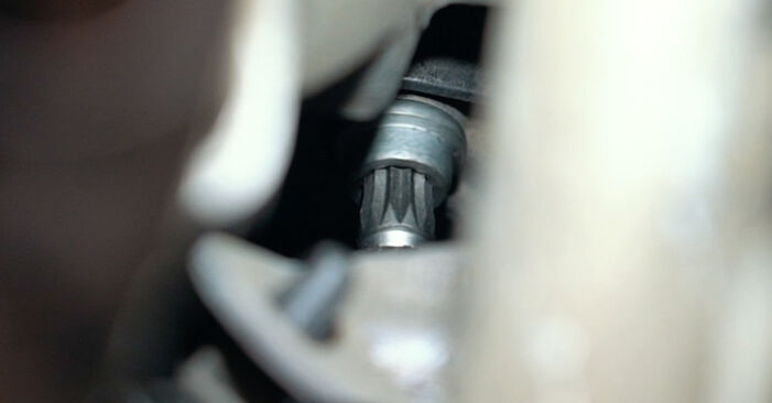 Schimbare Termostat la VW Beetle Cabrio 2012 1.2 TSI de unul singur