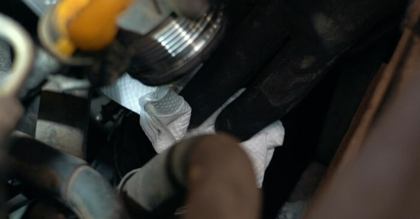 Anleitung: VW Tiguan I (5N) Thermostat wechseln - Anleitung und Video ...