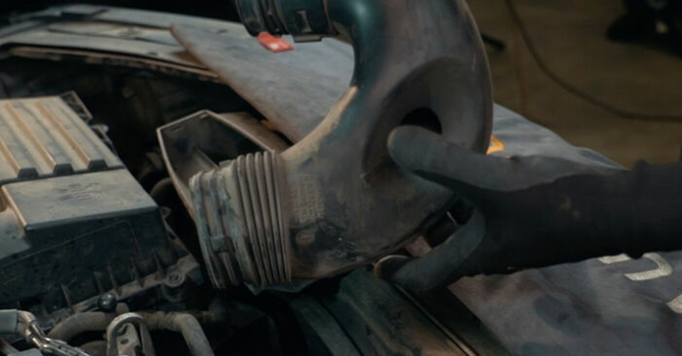 Anleitung: VW Tiguan I (5N) Thermostat wechseln - Anleitung und Video ...