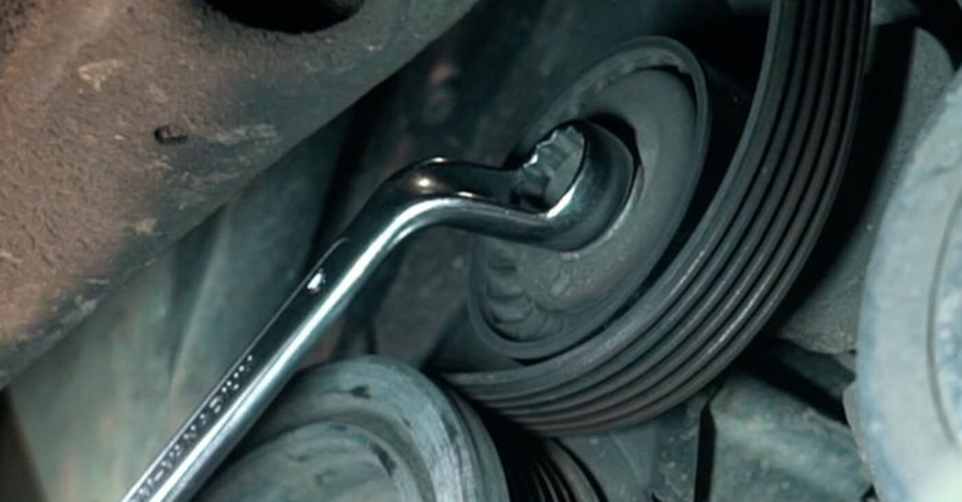 How to change serpentine belt on VW Tiguan I (5N) – replacement guide
