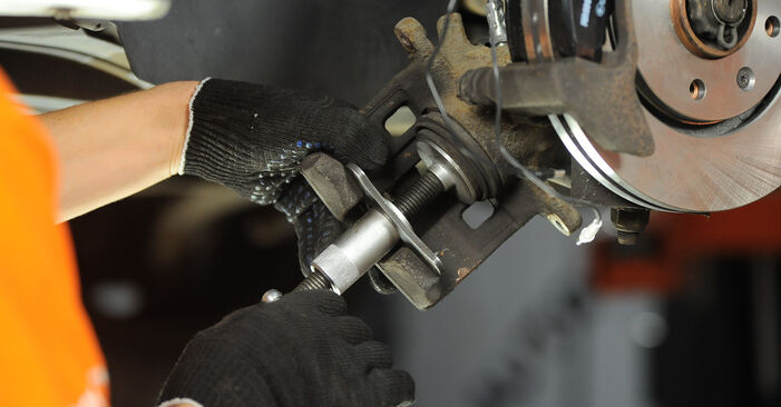 Trinn-for-trinn anbefalinger for hvordan du kan bytte Peugeot 607 Sedan 2013 2.0 HDI Bremseklosser selv