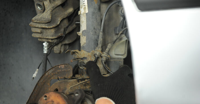 Wie problematisch ist es, selber zu reparieren: Radlager beim Peugeot 205 Cabrio 1.1 1992 auswechseln – Downloaden Sie sich bebilderte Tutorials