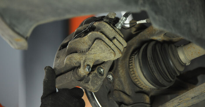 Wie schmierig ist es, selber zu reparieren: Radlager beim Peugeot Partner Kastenwagen 1.1 2002 wechseln – Downloaden Sie sich Bildanleitungen