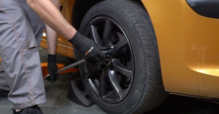 Wie man Spurstangenkopf beim Peugeot 208 1 2012 wechselt - Gratis PDF- und Video-Tutorials