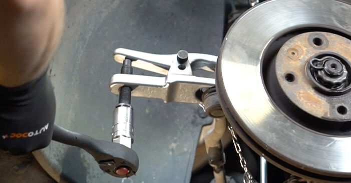 2014 Peugeot 207 cc 1.6 16V Turbo Końcówka drążka kierowniczego poprzecznego instrukcja wymiany krok po kroku