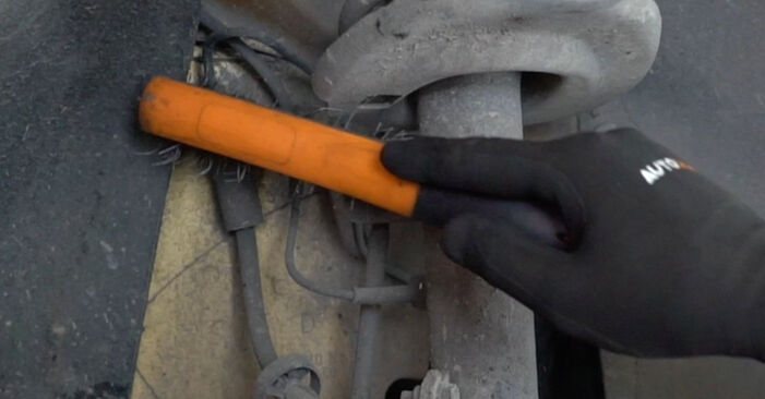 Wie schmierig ist es, selber zu reparieren: Stoßdämpfer beim Peugeot 207 SW 1.6 HDi 2013 wechseln – Downloaden Sie sich Bildanleitungen