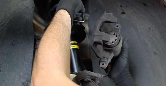 Vanskelighetsgrad: Bytte av Bremseklosser på Peugeot 206 Sedan 1.4 HDi eco 70 2013 – last ned illustrert veiledning