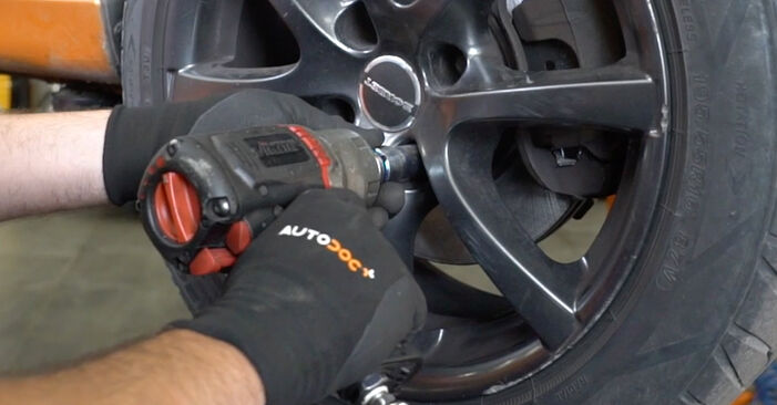 Peugeot 206 2A/C 1.4 HDi eco 70 2000 Bremsbeläge wechseln: Gratis Reparaturanleitungen