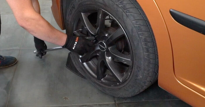 Wie man Bremsbeläge am Peugeot 208 Kastenwagen 2012 ersetzt - Kostenfreie PDF- und Videotipps
