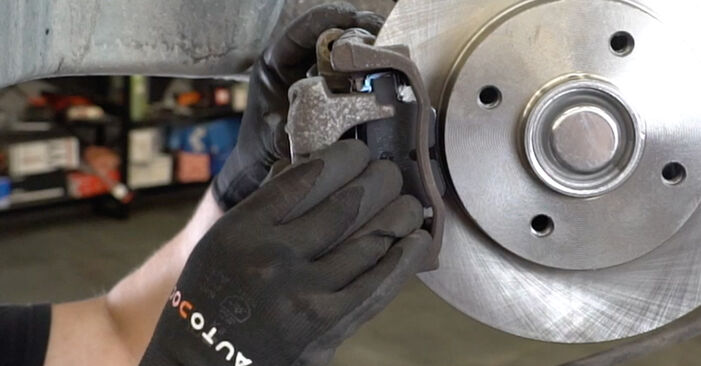 Hvordan skifte Bremseskiver på Peugeot 2008 Stasjonsvogn 2013 – gratis PDF- og videoveiledninger