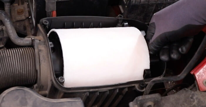 Hvordan skifte SEAT ALTEA 2013 Luftfilter trinn–for–trinn veiledning
