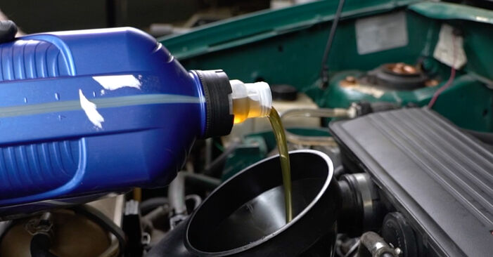 Kuinka vaihtaa Öljynsuodatin CITROËN BERLINGO -autoon: lataa PDF-oppaat ja video-ohjeet