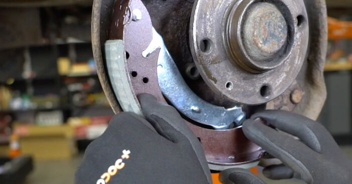 Replacing Brake Shoes on Citroën Berlingo M 2006 1.9 D 70 by yourself