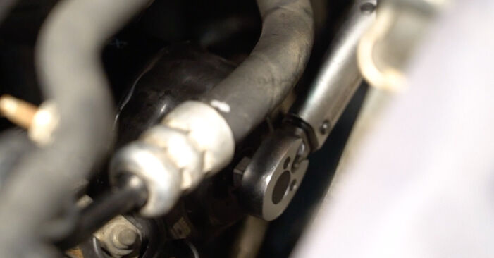 Svojpomocná výmena Olejový filter na aute Citroen DS3 Cabrio 2014 1.6 HDi 90