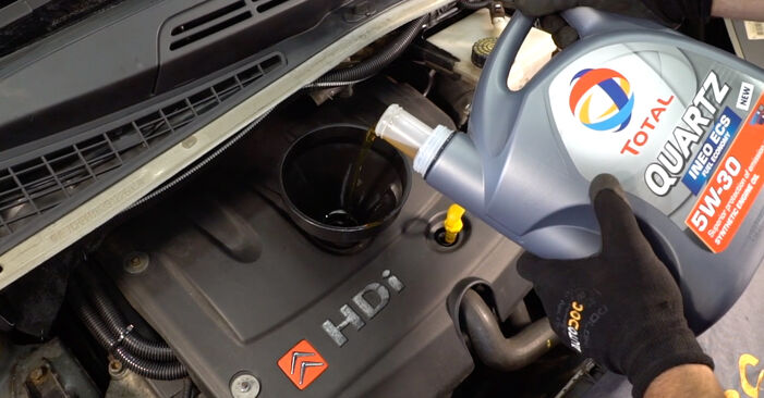 Come cambiare Filtro olio motore su CITROËN DS3 Cabriolet 2013 - suggerimenti e consigli