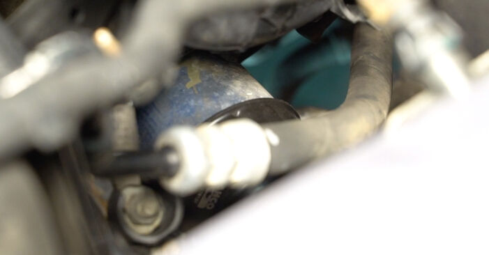 Come sostituire Filtro olio motore CITROËN DS3 Cabriolet 1.6 VTi 120 2014 - manuali passo passo e video guide