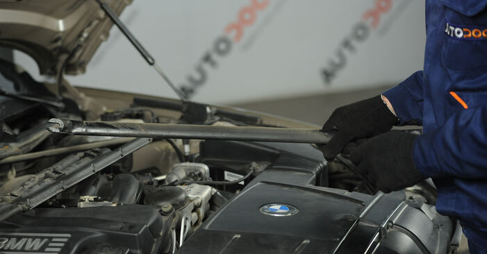 BMW X1 Zapalovaci svicka svépomocná výměna díky návodu z naší dílny