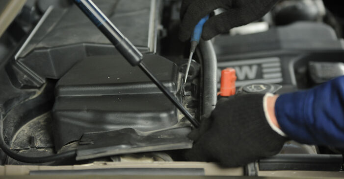Hoe BMW X1 (E84) xDrive18d 2.0 2010 Bougies vervangen – stapsgewijze handleidingen en videogidsen