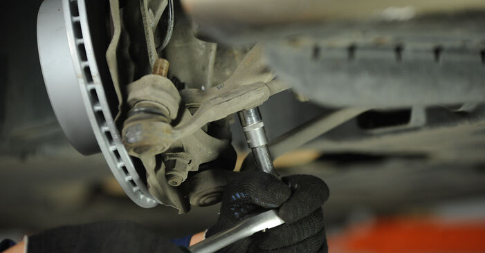 Wie schmierig ist es, selber zu reparieren: Spurstangenkopf beim BMW E81 116i 2.0 2006 wechseln – Downloaden Sie sich Bildanleitungen