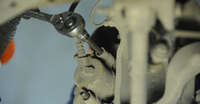 Wie kompliziert ist es, selbst zu reparieren: Bremsbeläge am BMW E88 135 i 2008 ersetzen – Laden Sie sich illustrierte Wegleitungen herunter