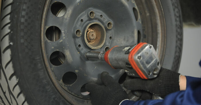 BMW E87 120 d 2005 Bremsscheiben wechseln: Gratis Reparaturanleitungen