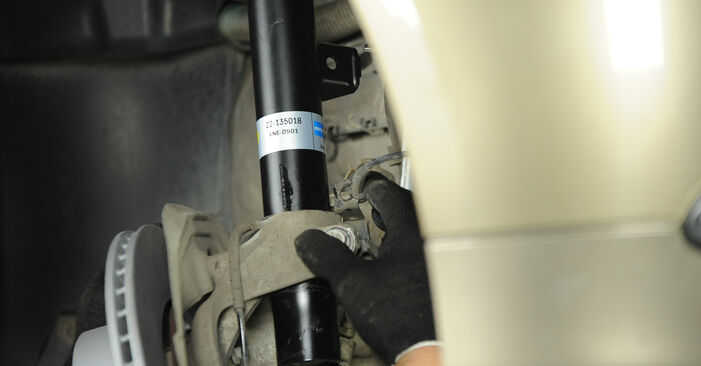 Wie schmierig ist es, selber zu reparieren: Stoßdämpfer beim BMW E81 116i 2.0 2006 wechseln – Downloaden Sie sich Bildanleitungen