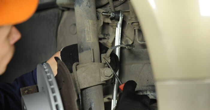 Stoßdämpfer am BMW 1 Cabrio (E88) 123d 2.0 2013 wechseln – Laden Sie sich PDF-Handbücher und Videoanleitungen herunter