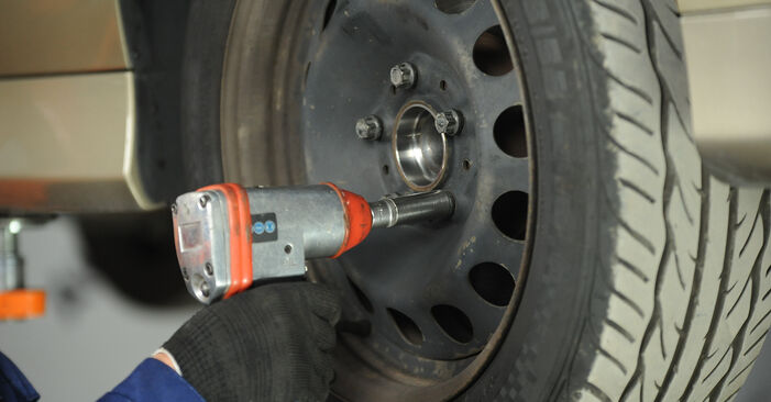 Mudar Rolamento da Roda no BMW E92 2013 não será um problema se você seguir este guia ilustrado passo a passo