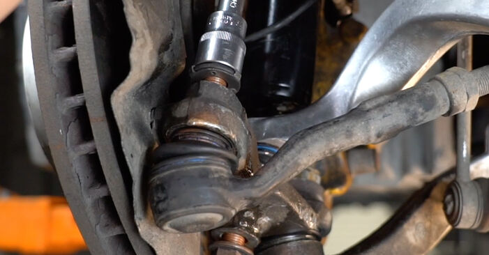 BMW 6 SERIES 635d 3.0 Control Arm replacement: online guides and video tutorials