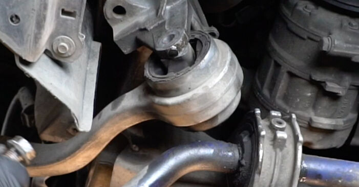 BMW 7 SERIES 745d 4.4 Control Arm replacement: online guides and video tutorials