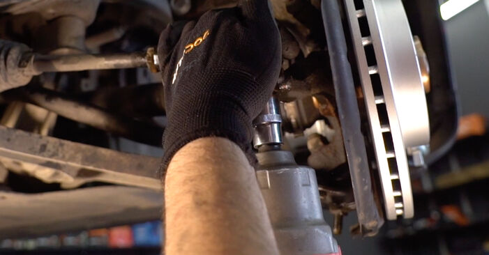 Ako vymeniť Hlava / čap spojovacej tyče riadenia na VW Passat Alltrack (365) 2012 – tipy a triky