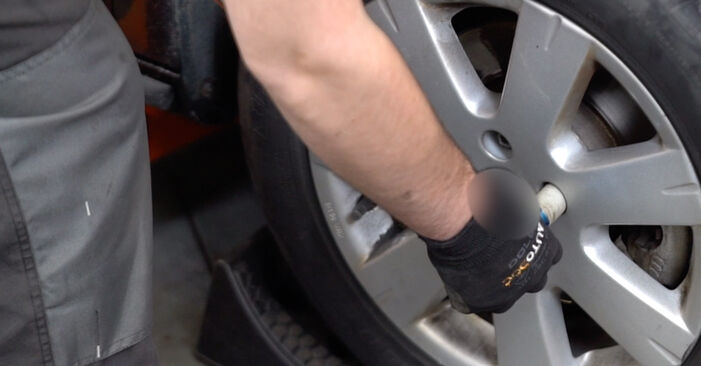 Come sostituire Testina dello sterzo VW Passat Alltrack (365) 2.0 TDI 2013 - manuali passo passo e video guide