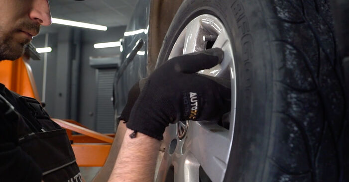 Tauschen Sie Spurstangenkopf beim VW Passat Limousine (362) 1.8 TSI 2013 selbst aus