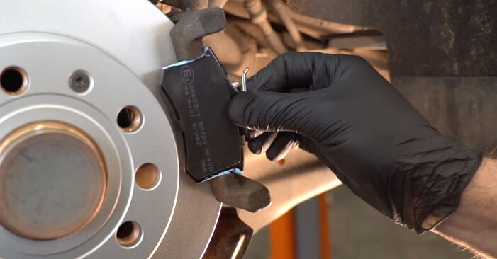 Comment changer Plaquette de frein sur VW GOLF - trucs et astuces